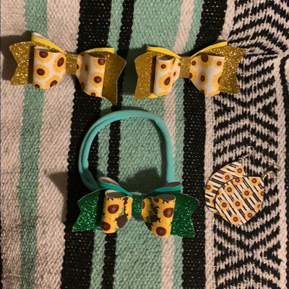 Bows and earrings